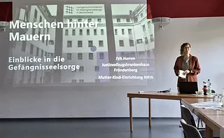 Senioren in einem Stuhlkreis