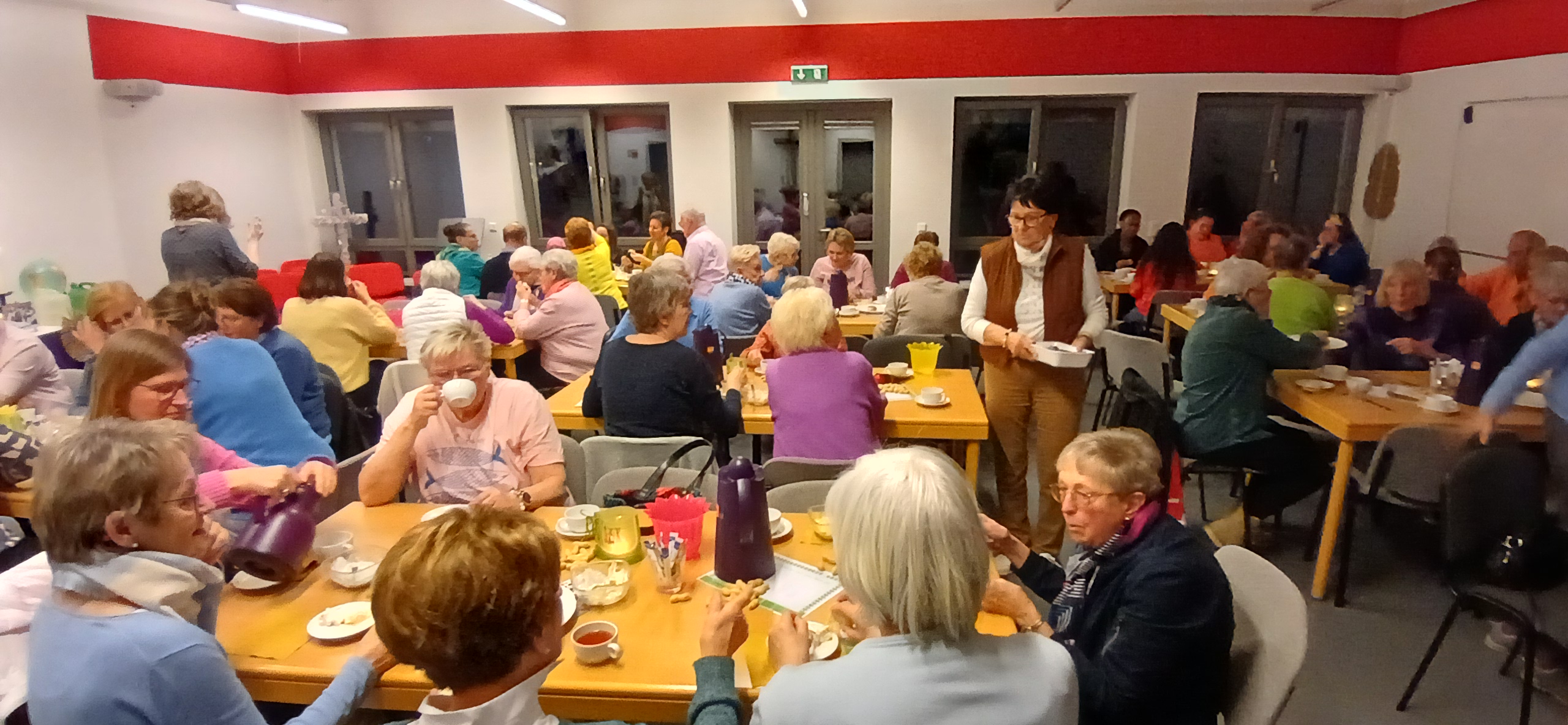 Menschengruppe bei einer Nachtwächterführung