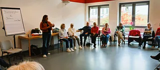 Senioren in einem Stuhlkreis