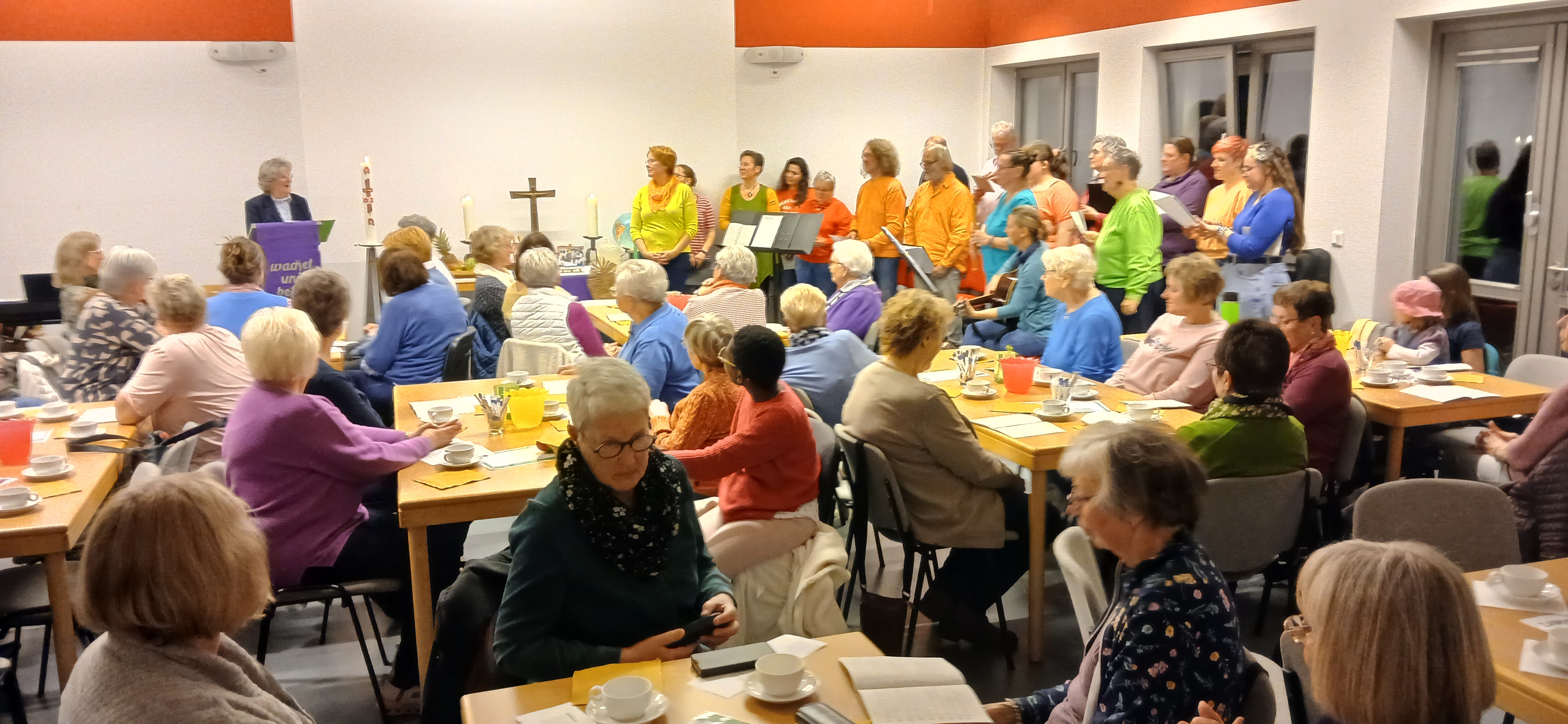 Menschengruppe bei einer Nachtwächterführung